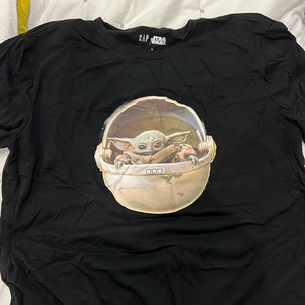 Baby yoda graphic tee